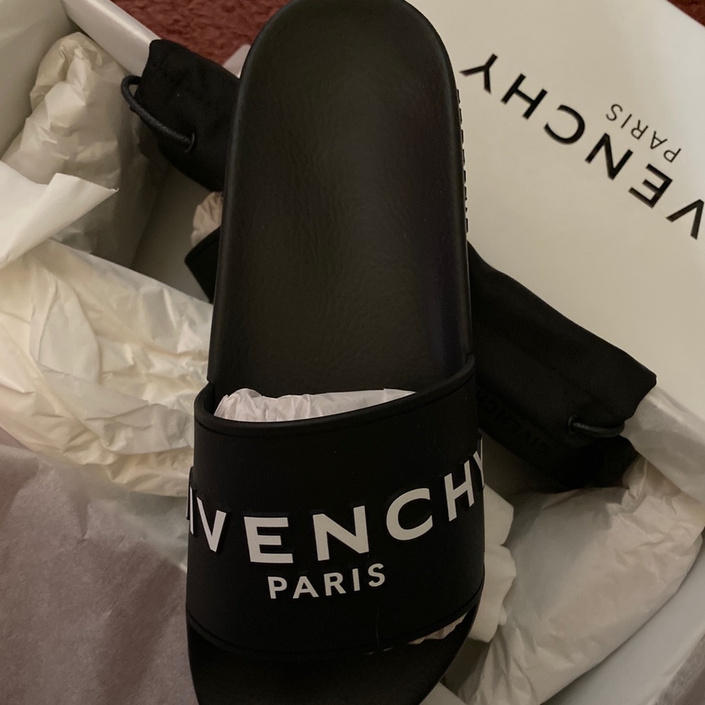 Givenchy slides brand new size 8.5 !!